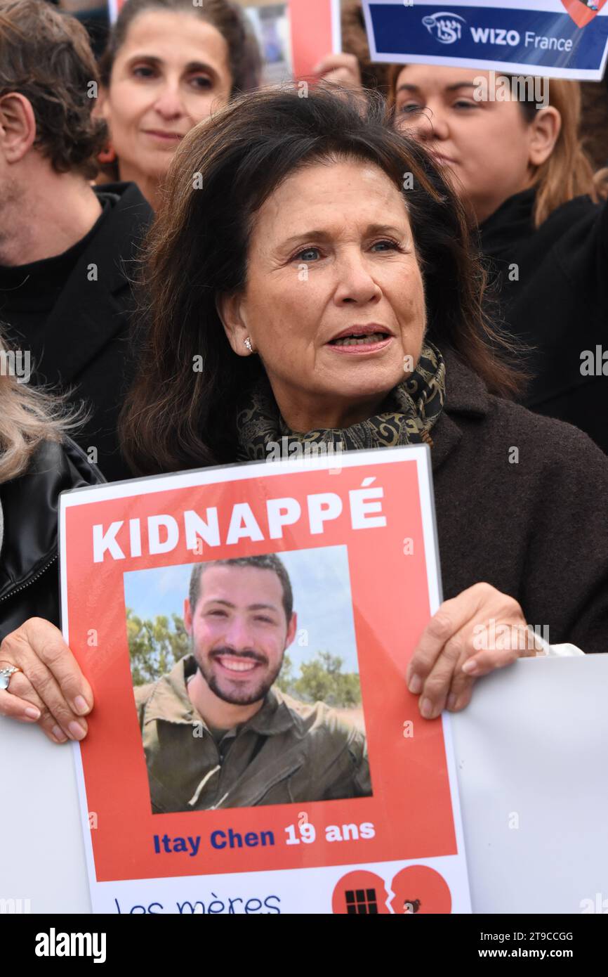 Rassemblement à l'appel de WIZO France pour la libération de tous les otages détenus par le Hamas. Anne Sinclair Benjamin Haddad, Noa étaient présents Foto Stock