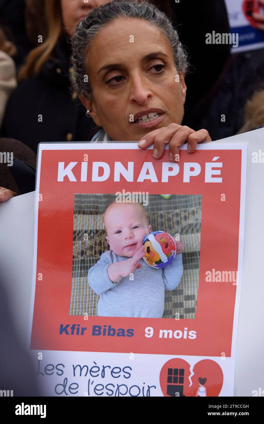 Rassemblement à l'appel de WIZO France pour la libération de tous les otages détenus par le Hamas. Anne Sinclair Benjamin Haddad, Noa étaient présents Foto Stock