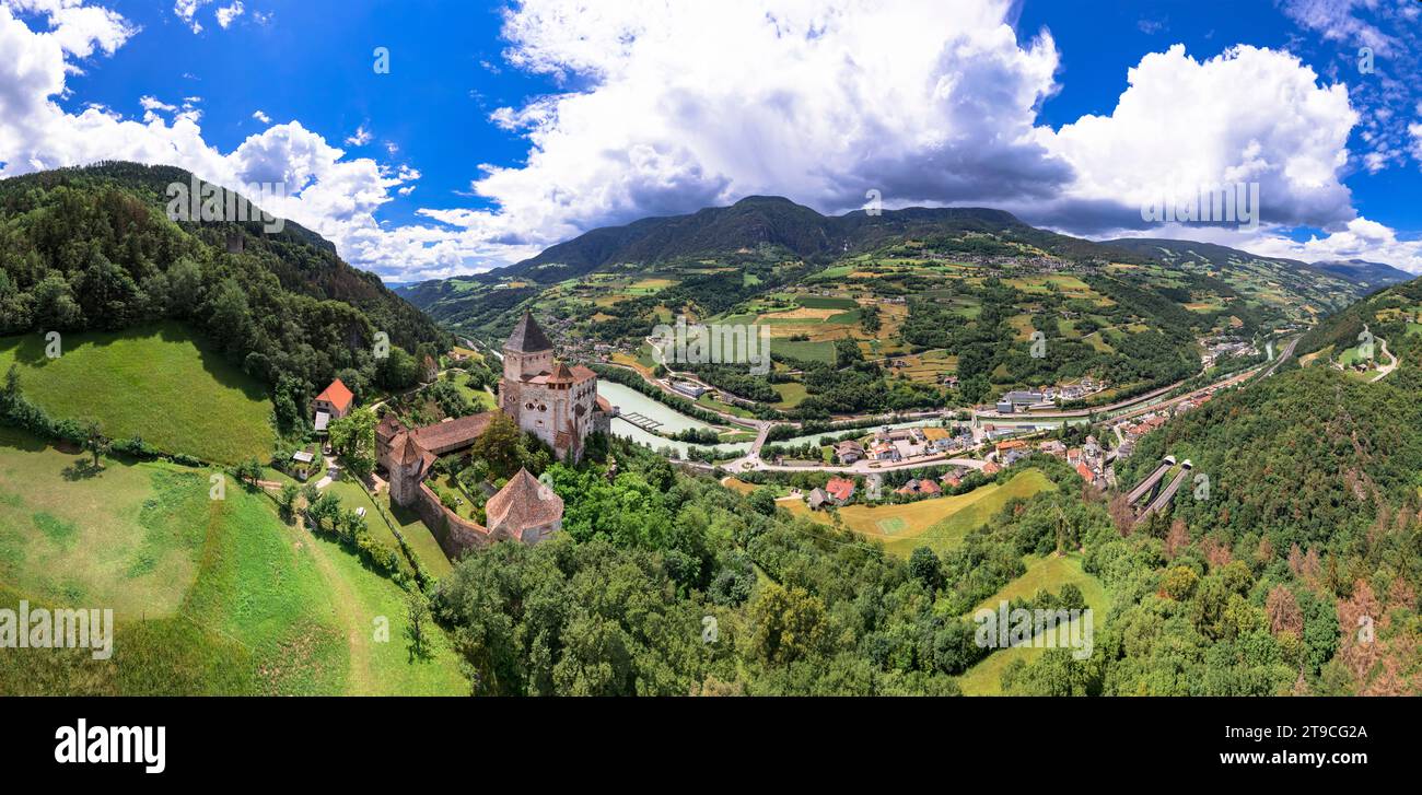 Viaggi e luoghi di interesse del Nord Italia. Maestoso castello medievale di Trostburg - Museo dei Castelli dell'alto Adige in Valle Isacro Foto Stock