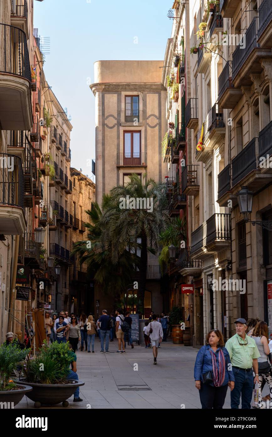 Vicolo tradizionale a Barcellona in Spagna Foto Stock