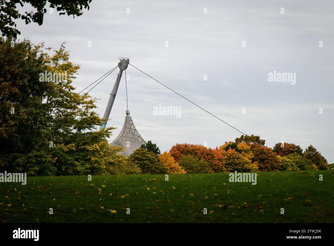 Olympiapark Monaco Germania punti di riferimento in autunno Foto Stock
