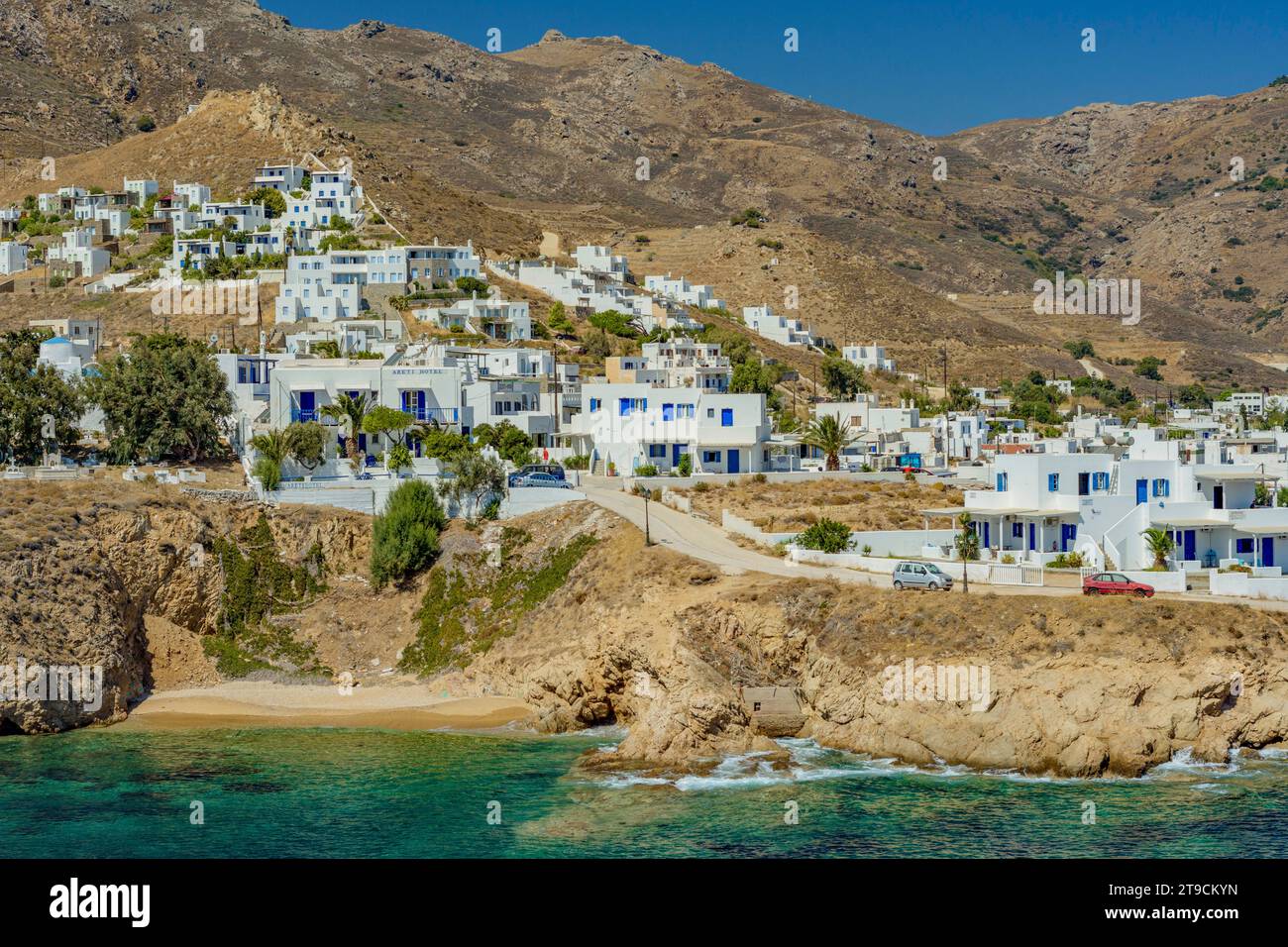 Una piccola spiaggia di sabbia vicino al villaggio di Livadi, Serifos Foto Stock