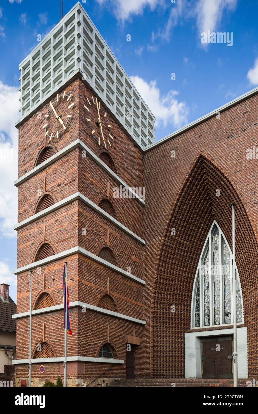 Chiesa cattolica romana di Cristo Re / Christkönig Kirche, Bischofsheim, vicino Magonza, Germania, una chiesa moderna del 1926 di Dominikus Böhm. Foto Stock