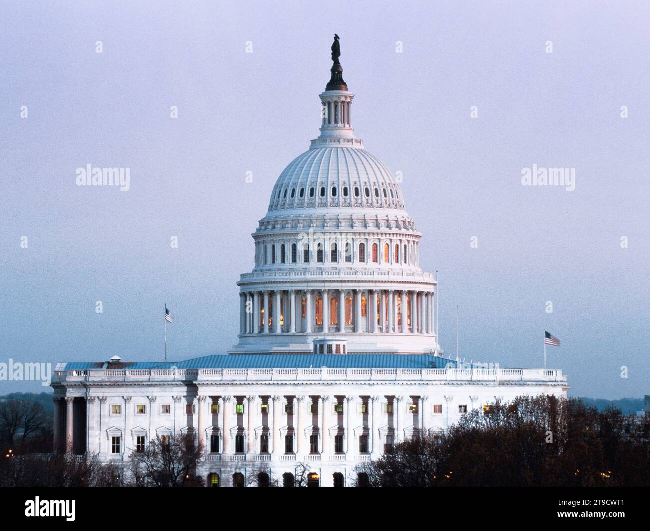 Capitol Building di Washington DC all'esterno del crepuscolo. National Mall, storico edificio governativo a Capitol Hill. STATI UNITI. Copia spazio Foto Stock