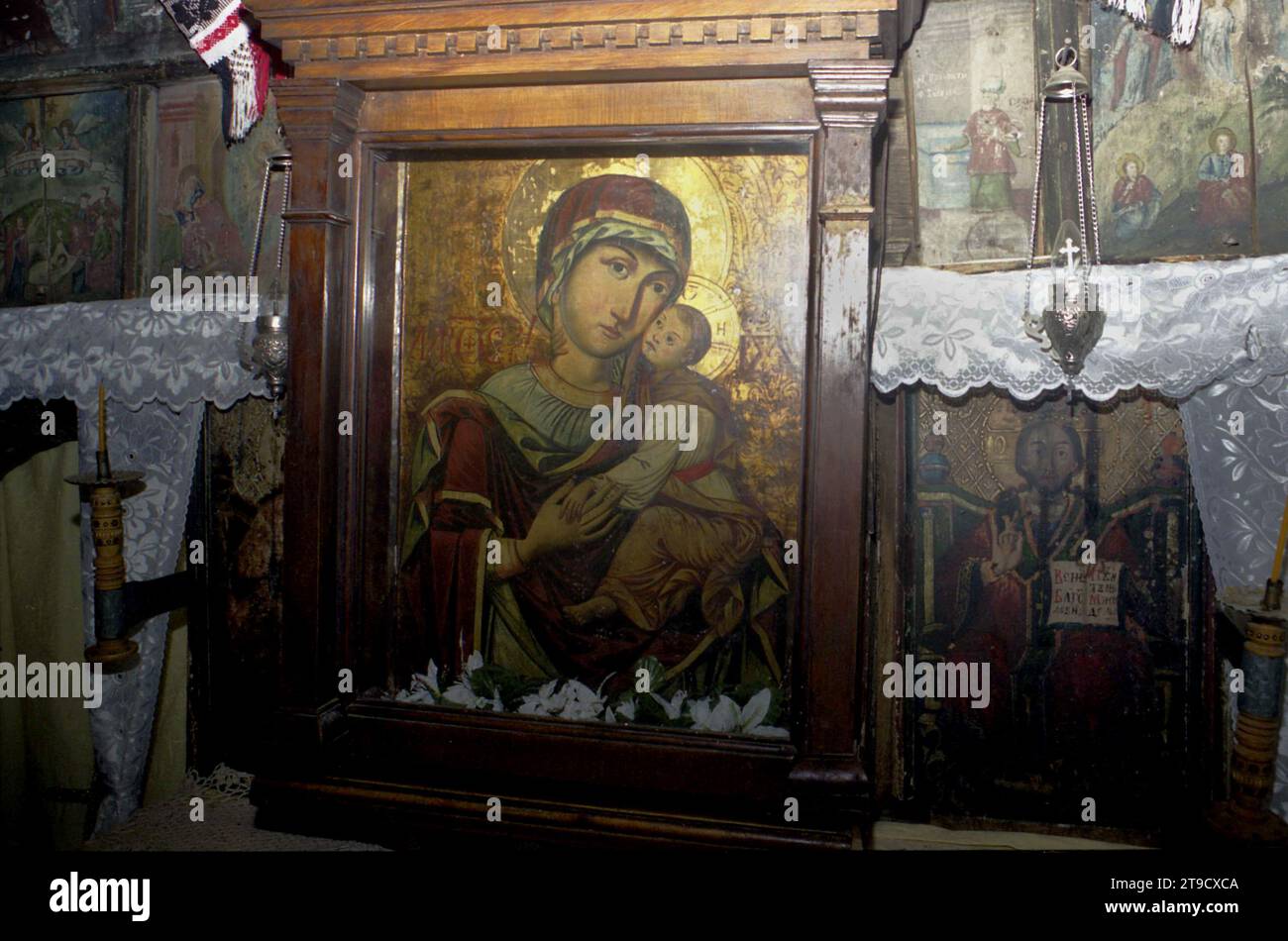 Contea di Salaj, Romania, circa 2000. L'icona Eleusa del XVII secolo del monastero di Strâmba, considerata un'icona miracolosa. Foto Stock