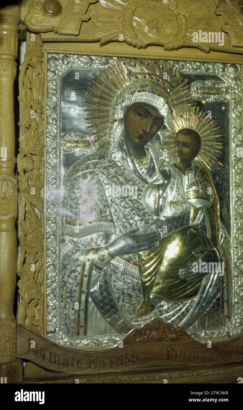 Monastero di Rarau, Contea di Suceava, Romania, circa 2000. Icona ortodossa raffigurante la madre di Dio con il bambino Santo, considerata un'icona miracolosa. Foto Stock