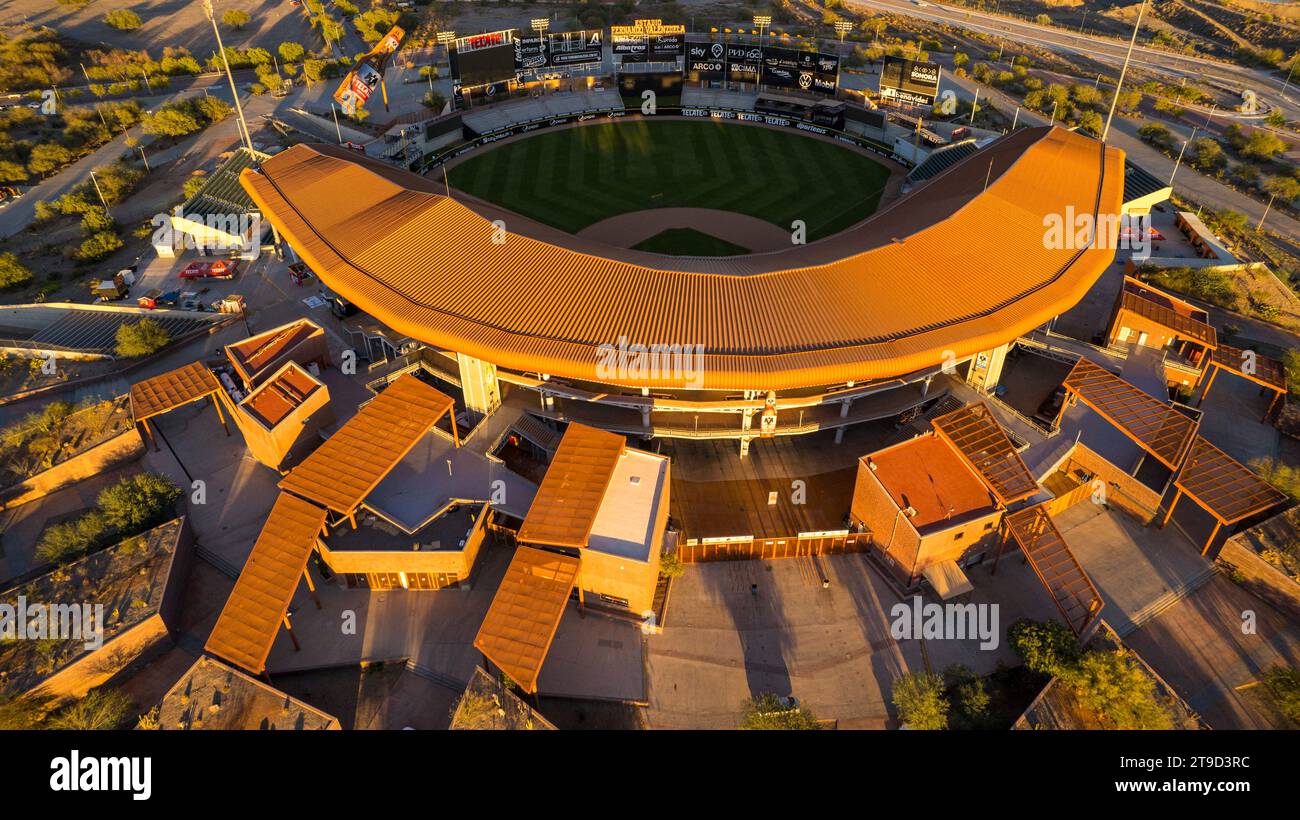 Vista generale dello stadio Fernando Valenzuela, precedentemente chiamato Estadio Sonora, sede della squadra di baseball Naranjeros de Hermosillo della Mexican Pacific League (LMP). Vista aerea, . © (© foto di Luis Gutierrez/ Norte Photo/) Vista General de estadio Fernando Valenzuela antes llamado Estadio Sonora casa del club de beisbol Naranjeros de Hermosillo de la Liga Mexicana del Pacifico LMP. Vista aerea , . © (© foto di Luis Gutierrez/ Norte Photo/) Foto Stock