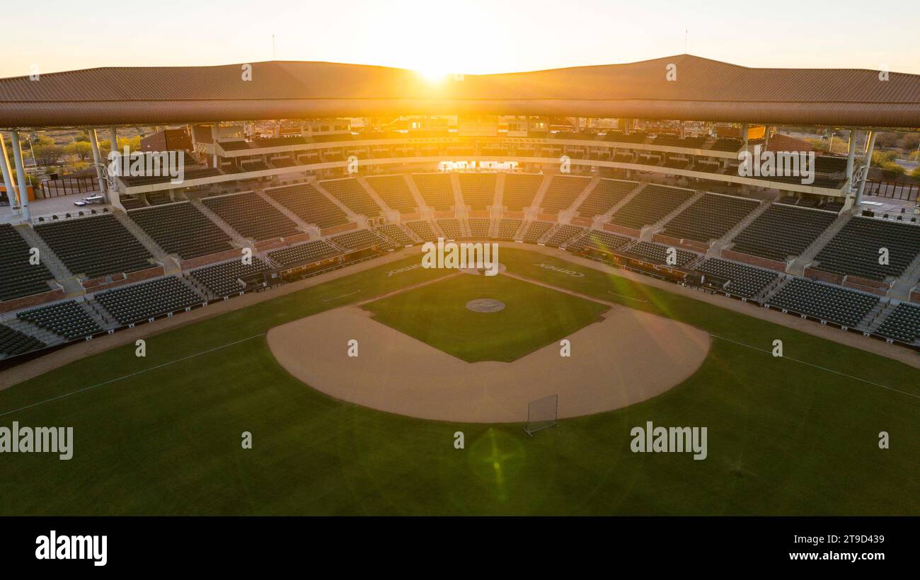 Vista generale dello stadio Fernando Valenzuela, precedentemente chiamato Estadio Sonora, sede della squadra di baseball Naranjeros de Hermosillo della Mexican Pacific League (LMP). Vista aerea, tramonto. © (© foto di Luis Gutierrez/ Norte Photo/) Vista General de estadio Fernando Valenzuela antes llamado Estadio Sonora casa del club de beisbol Naranjeros de Hermosillo de la Liga Mexicana del Pacifico LMP. Vista Aerea , atardecer . © (© foto di Luis Gutierrez/ Norte Photo/) Foto Stock