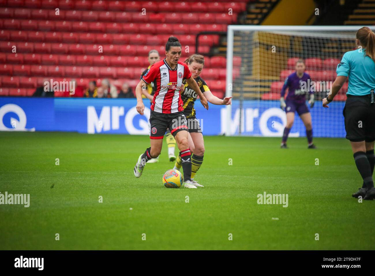 Watford, Regno Unito. 19 novembre 2023. Watford, Inghilterra, 19 novembre 2023 Jess Sigswoth (7 Sheffield United) che ricopre la palla durante la partita del Barclays fa Womens Championship tra Watford e Sheffield United a Vicarage Road a Watford, Inghilterra (Will Hope/SPP) credito: SPP Sport Press Photo. /Alamy Live News Foto Stock