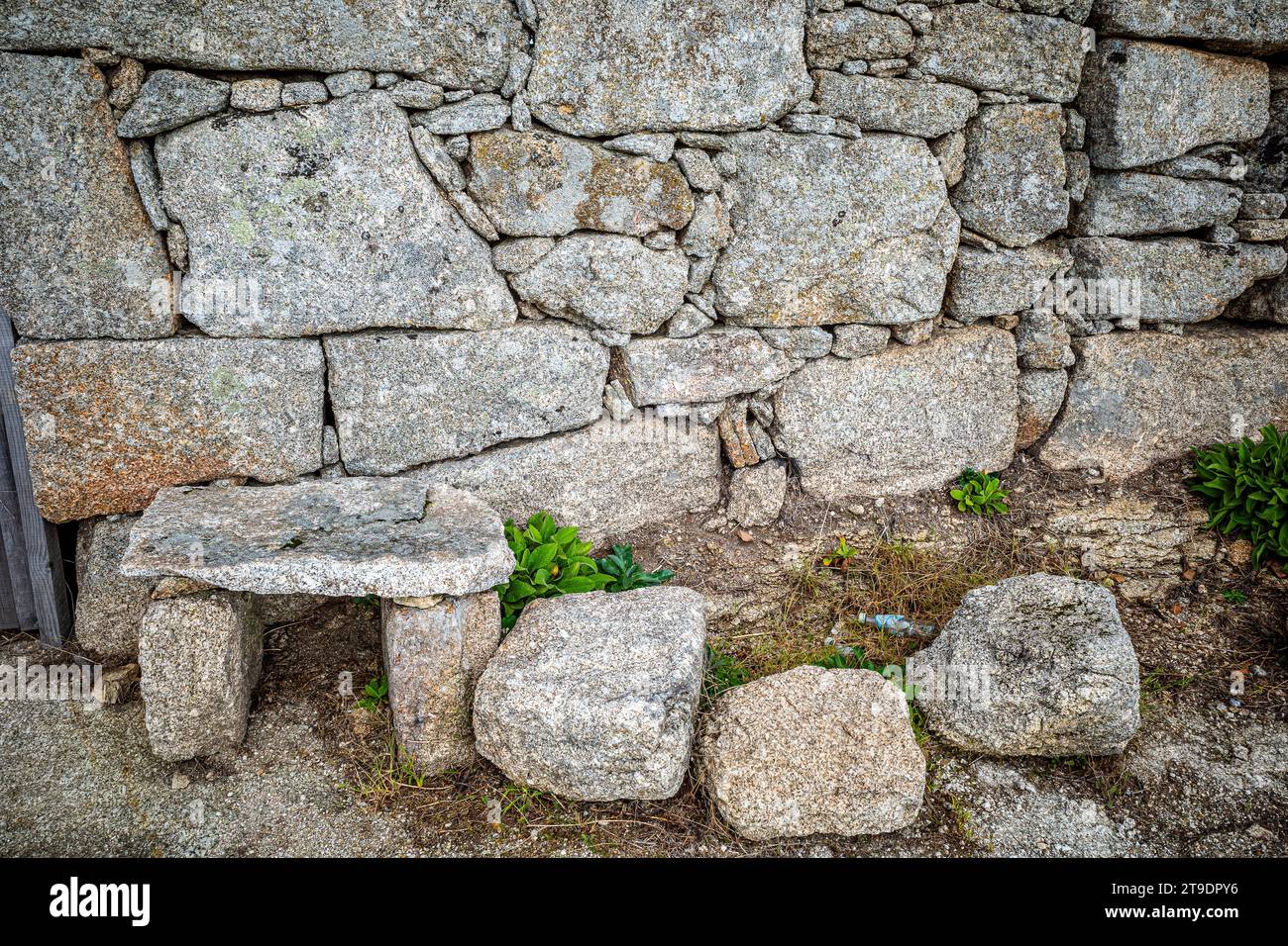 Vecchie mura di pietra con foto di textur grigio scattate nelle montagne di Fiais da Beira - distretto di Coimbra Portogallo Foto Stock
