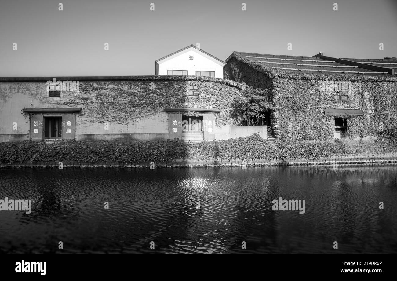 Canale nella città portuale di Otaru a Hokkaido, Giappone. Traduzione: "Otaru Warehouse" Foto Stock