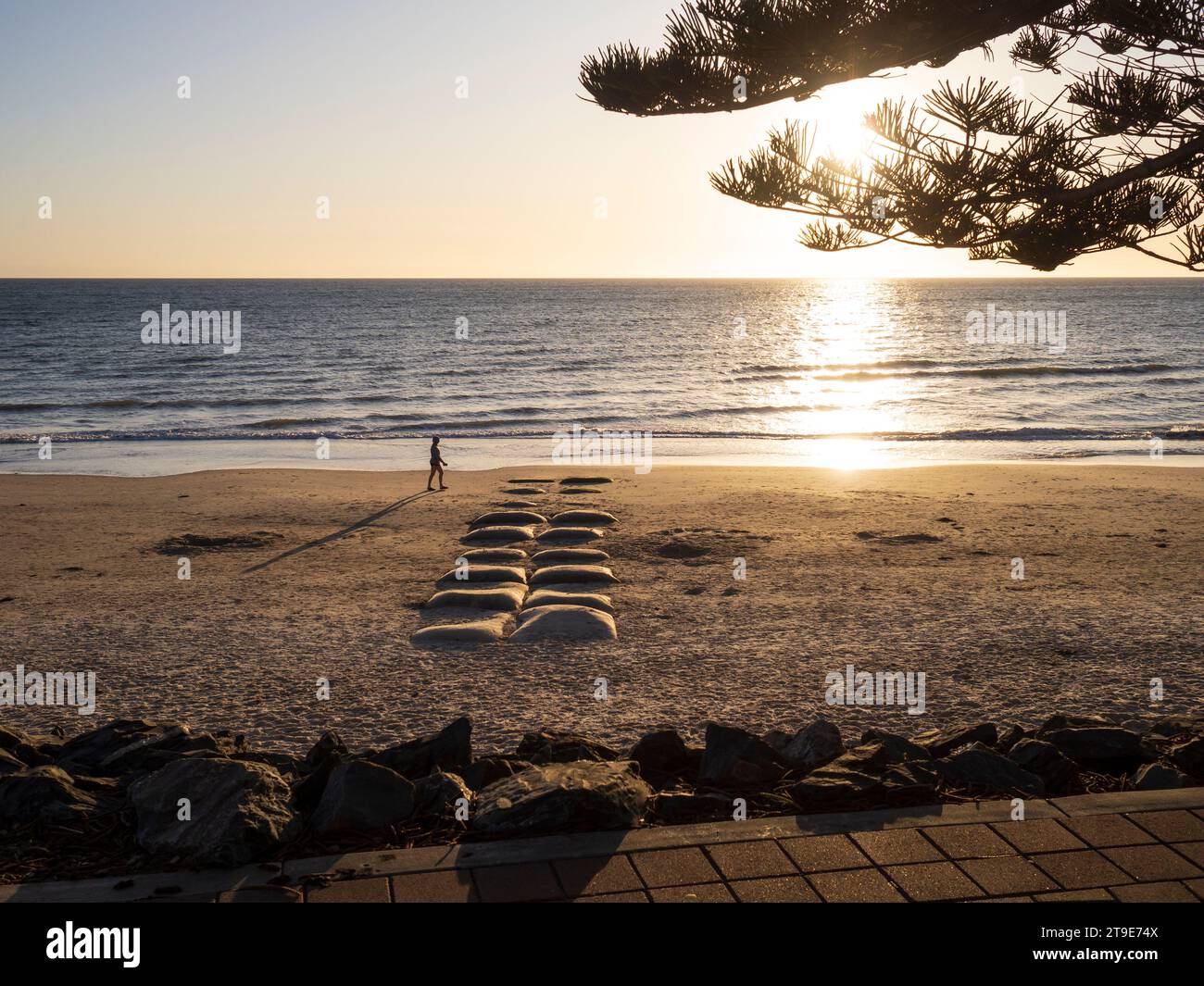 Tramonto sulla spiaggia di Brighton nell'Australia meridionale. Foto Stock