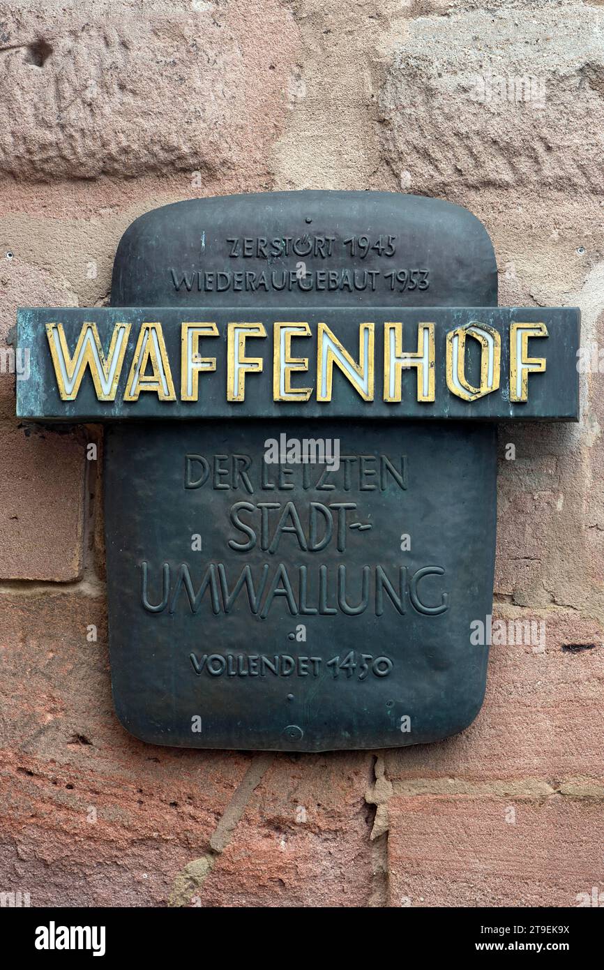 Bacheca informativa presso l'ex armeria storica, Norimberga, Franconia media, Baviera, Germania Foto Stock