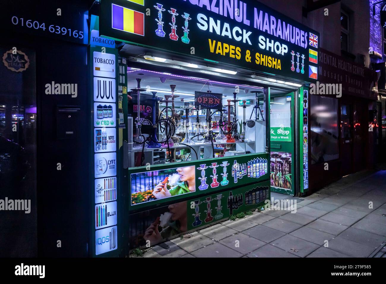 Venerdì sera sulla Wellingborough Road prima della folla git Out a Northampton, Northants, Inghilterra, Regno Unito. Foto Stock