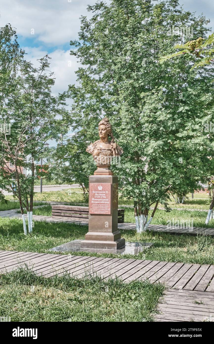 Yelabuga, Russia - 18 giugno 2023: Monumento a Caterina II grande nel parco vicino alla cattedrale di Spassky, 2020. Nel 1780, l'imperatrice ha conferito a Yelabuga lo status di dis Foto Stock