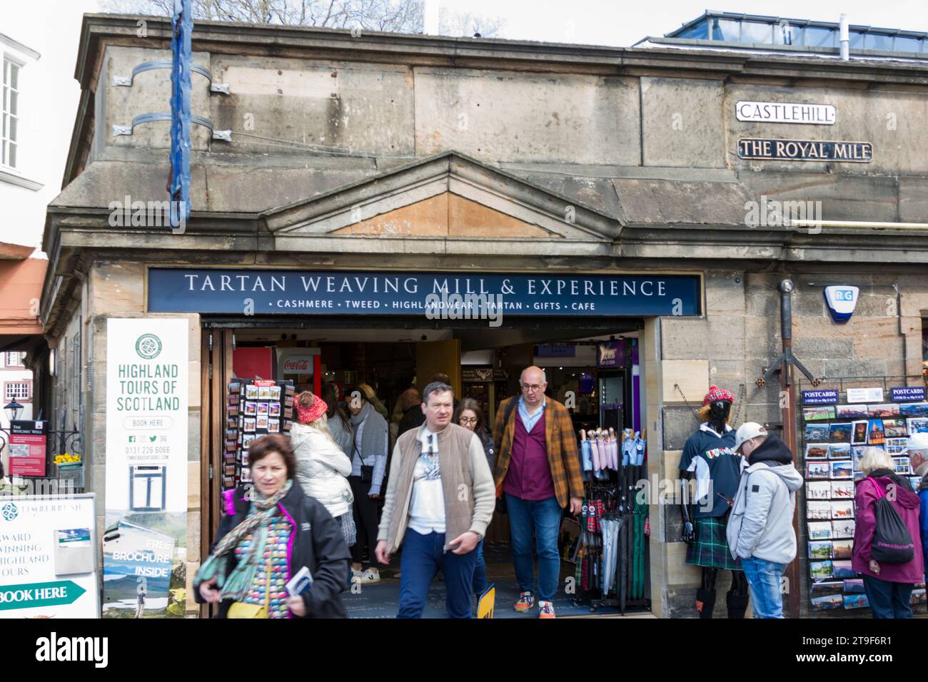 Edimburgo, Scozia, Regno Unito. 19 aprile 2023. REGNO UNITO. Negozio di abbigliamento tradizionale scozzese, The Royal Mile, Edimburgo. Foto Stock