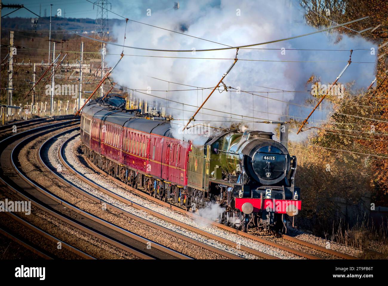 Treno a vapore Scots Guardsman che passa attraverso Winwick sulla West Coast Main line. Foto Stock