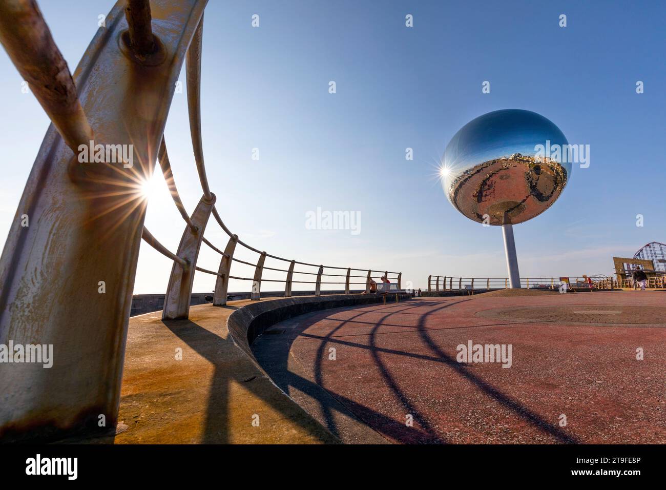 Blackpool; Glitter Ball on Promenade; Lancashire; Regno Unito Foto Stock