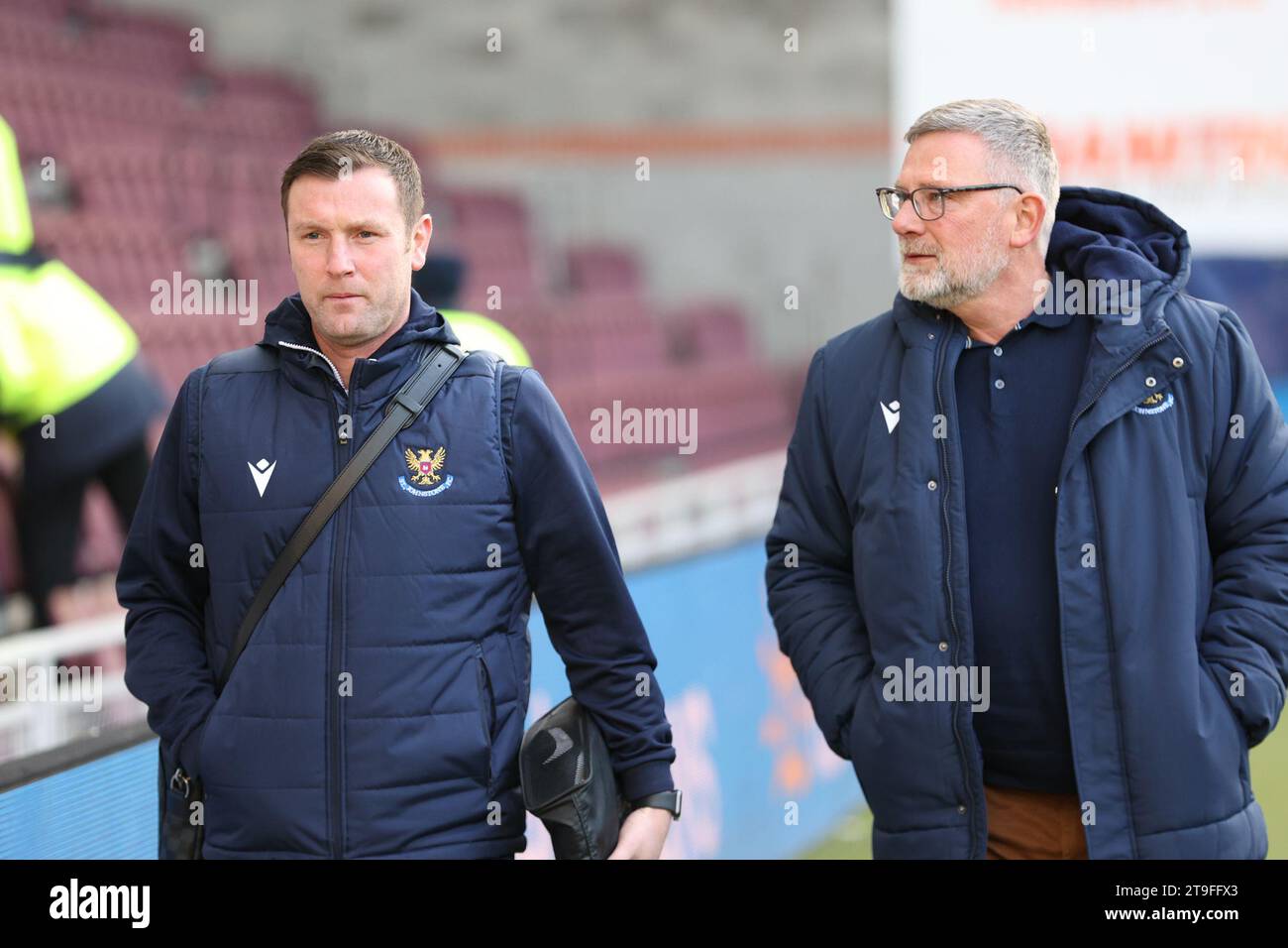 Tynecastle Park. Edimburgo. Scozia, Regno Unito. 25 novembre 2023. Durante il Cinch Premiership match tra Hearts e St Johnstone l'ex manager degli Hearts Craig Levin e il suo assistente Andy Kirk arrivano a Tynecastle (crediti immagine: Alamy Live News/David Mollison ) (crediti immagine: Alamy Live News/David Mollison ) crediti: David Mollison/Alamy Live News Foto Stock