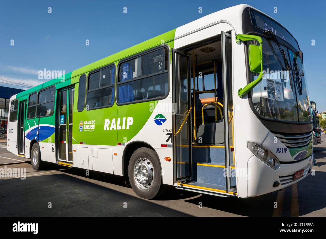 Veicolo autobus Comil Svelto 2012 Volvo B270F (2014) in mostra al Bus Brasil Fest 2022, tenutosi nella città di Barueri. Foto Stock