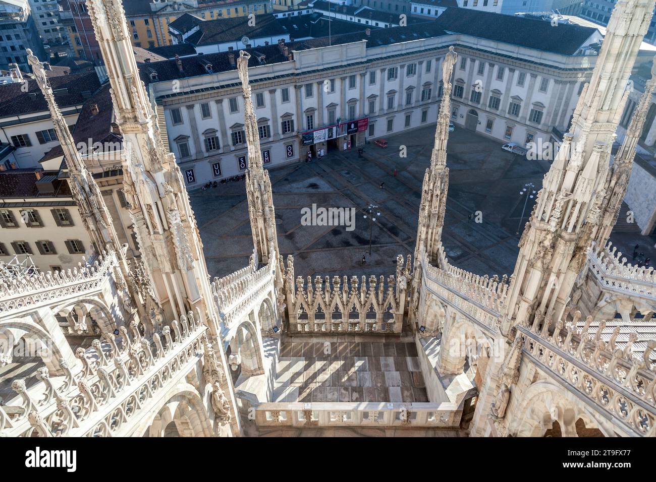 Parte dell'elaborato esterno della Cattedrale di Milano o del Duomo di Milano, un'incredibile chiesa gotica nel centro storico di Milano, Italia Foto Stock