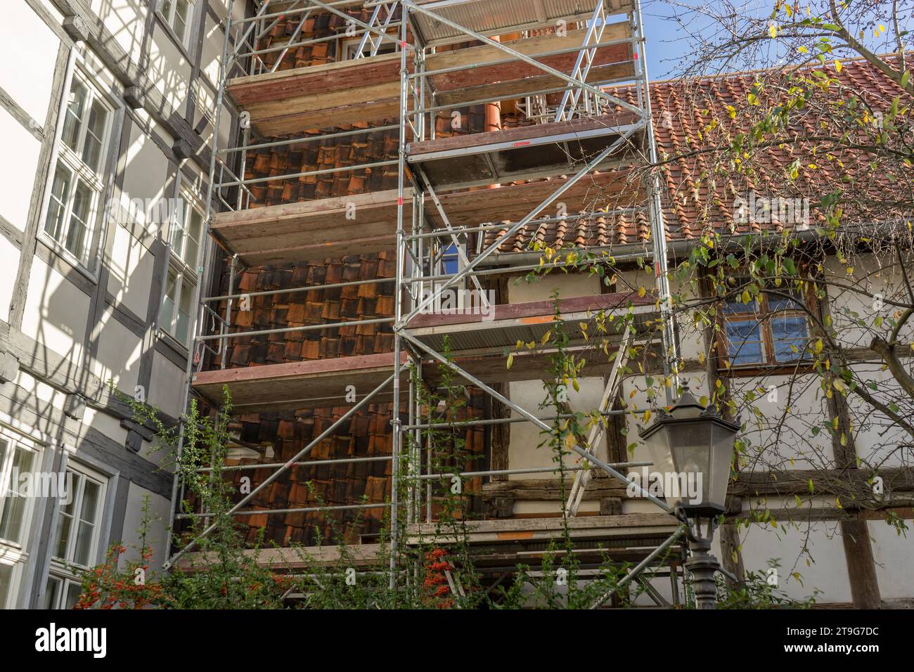 Storica casa a graticcio con impalcature Foto Stock