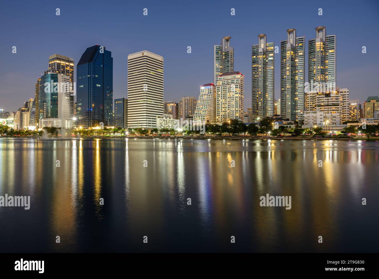 Skyline della città di Bangkok a breve Foto Stock