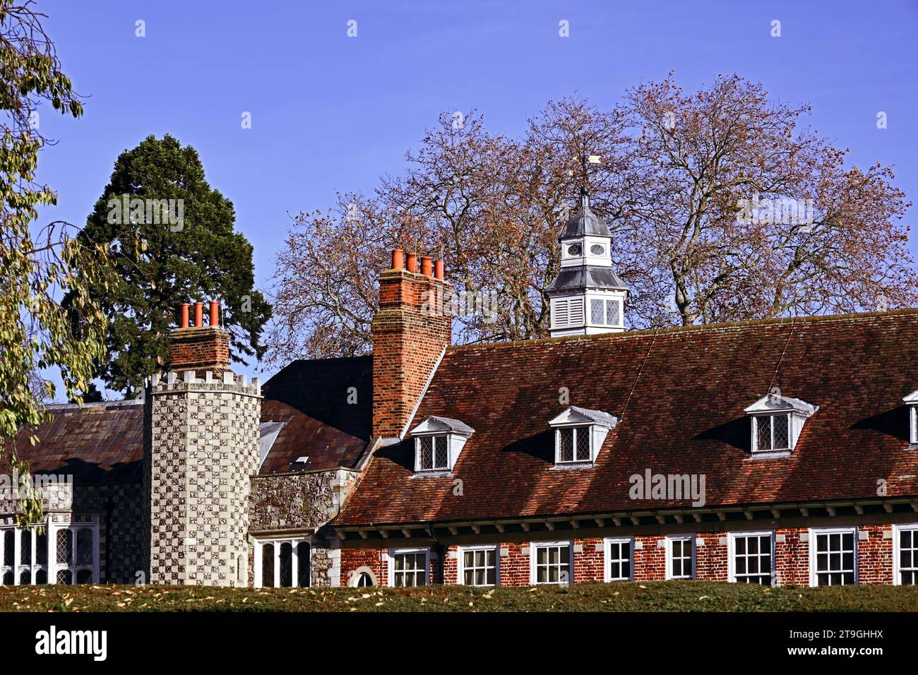 Tetto sul lato occidentale di Hall Plce, Bexley Kent. REGNO UNITO Foto Stock Tetto sul lato occidentale di Hall Plce, Bexley Kent. REGNO UNITO Foto Stock