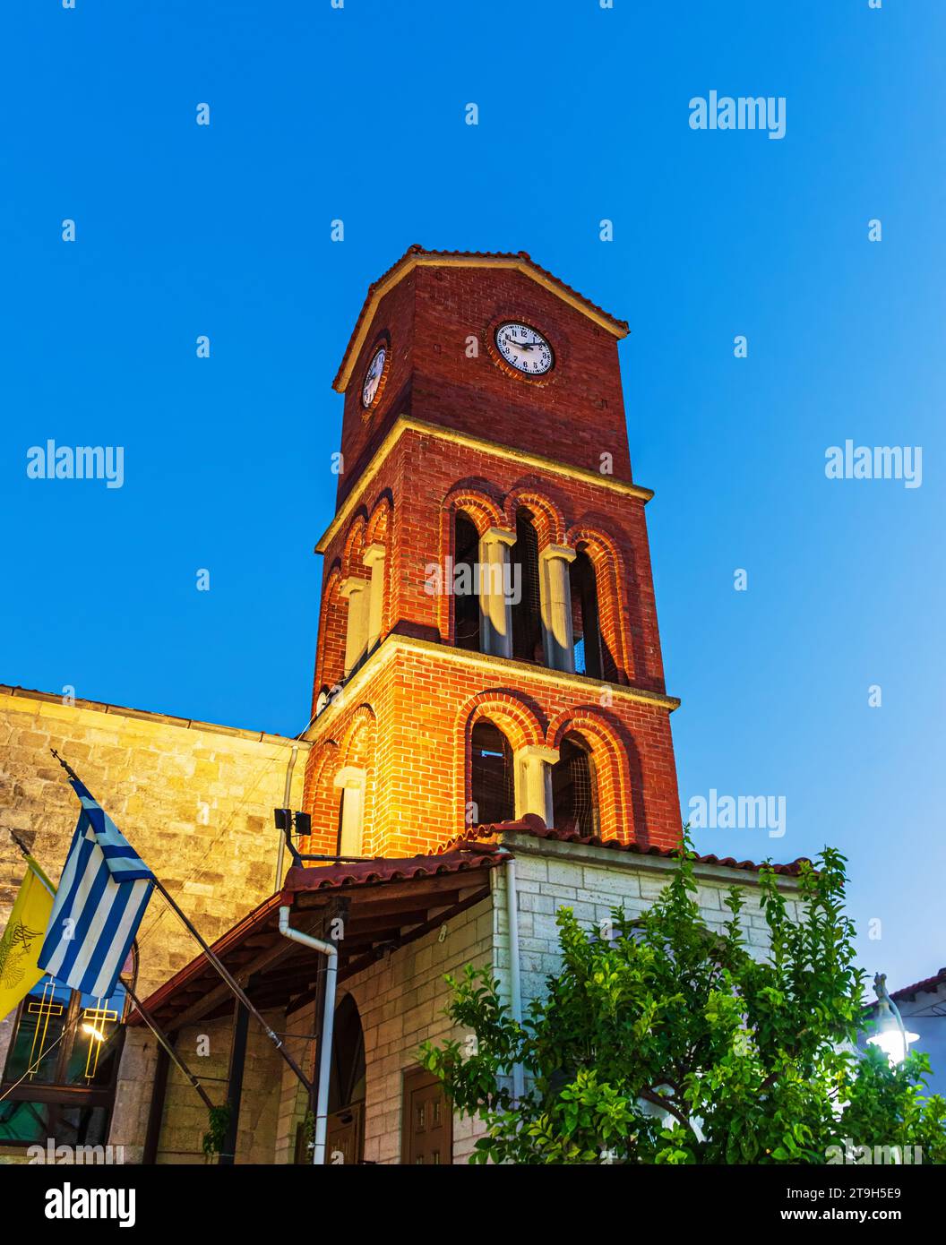 Policrono. La Torre dell'Orologio della Chiesa ortodossa in Grecia. Policrono, Grecia Foto Stock