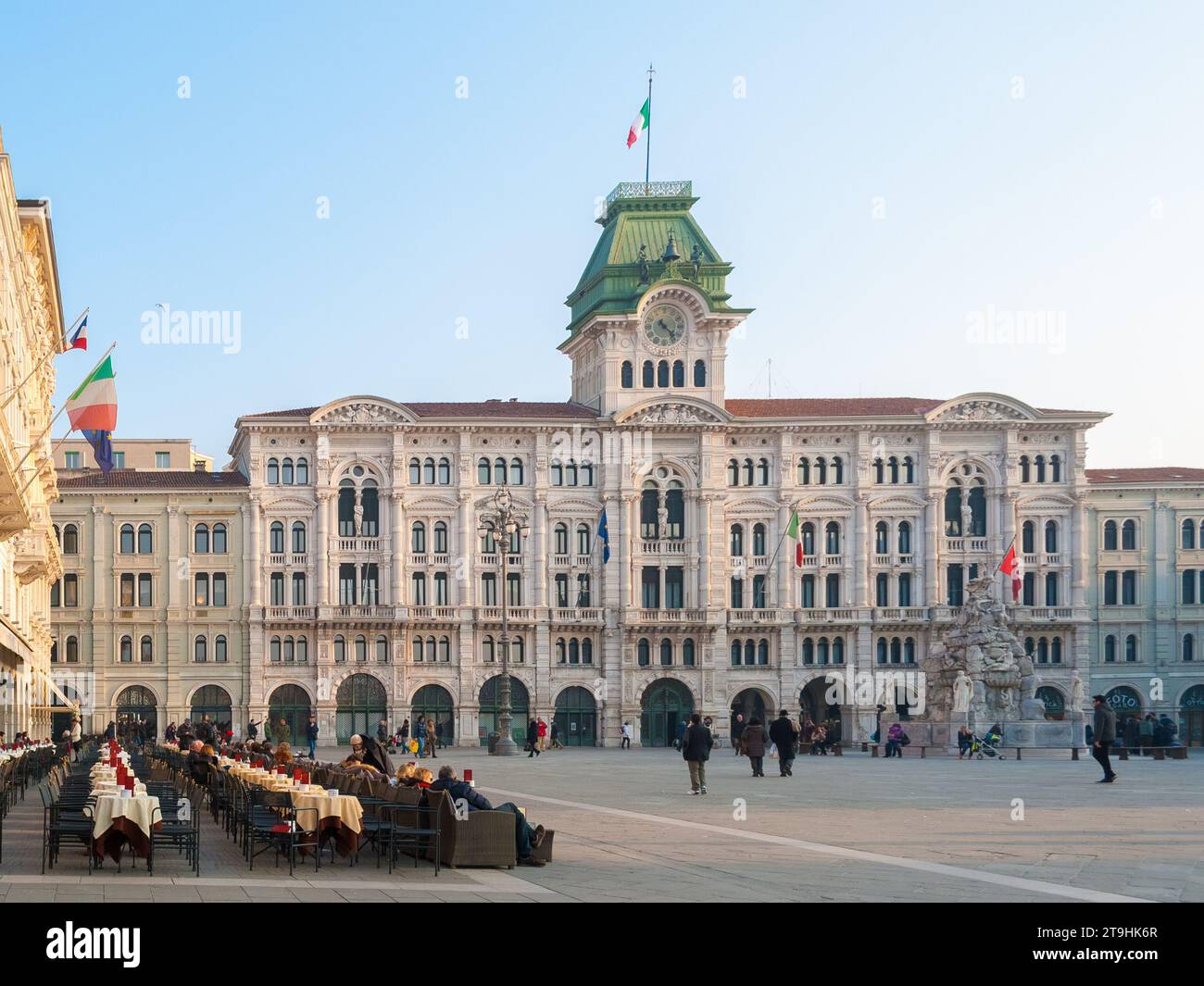 Il municipio e la piazza principale di Trieste (Italia settentrionale) Foto Stock