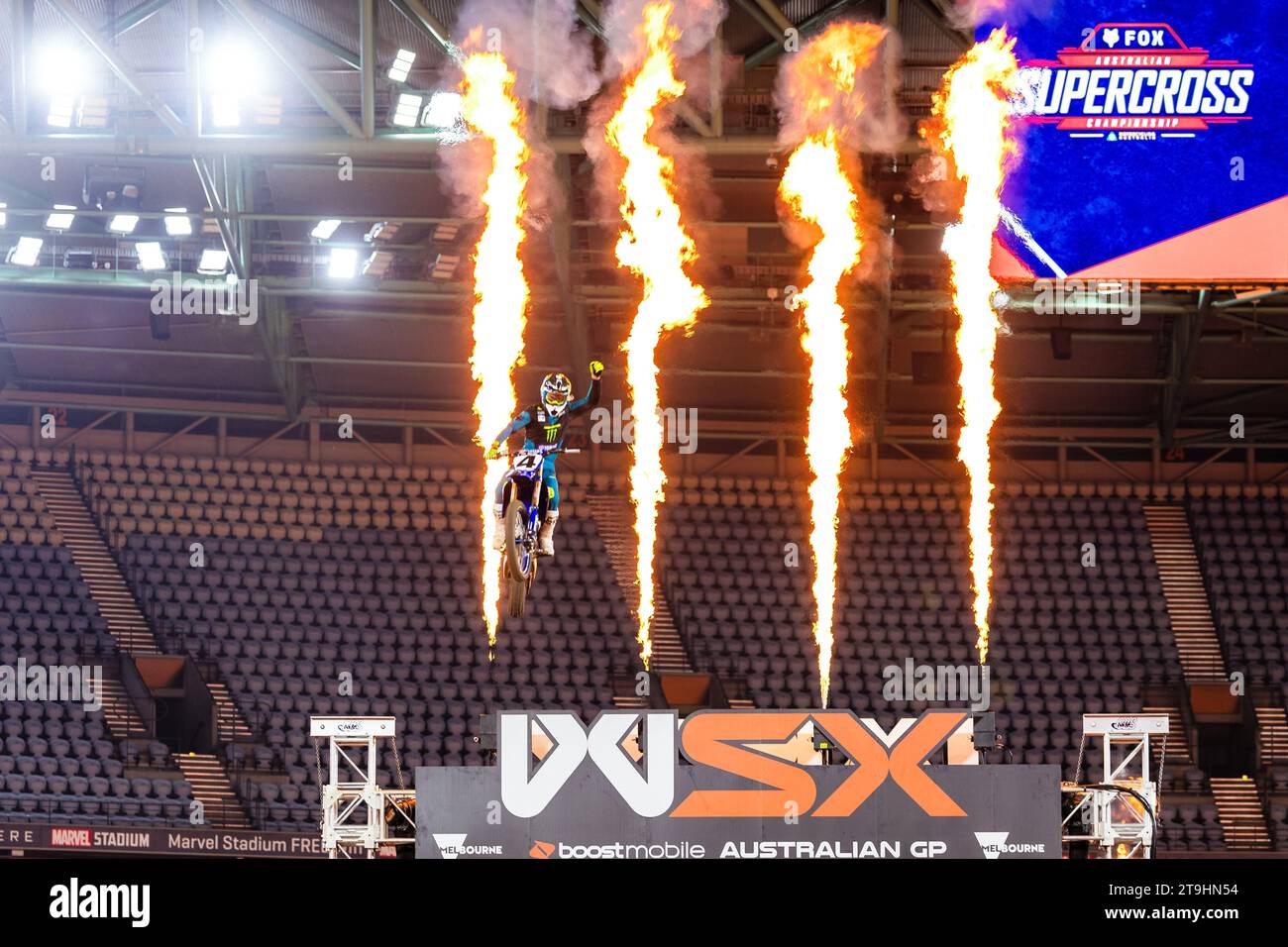 Melbourne, Australia, 24 novembre 2023. Luke Clout alla guida di Yamaha per CDR Yamaha Monster Energy nella classe SX1 conclude la gara durante il Gran Premio d'Australia WSX al Marvel Stadium il 24 novembre 2023 a Melbourne, in Australia. Credito: Santanu Banik/Speed Media/Alamy Live News Foto Stock