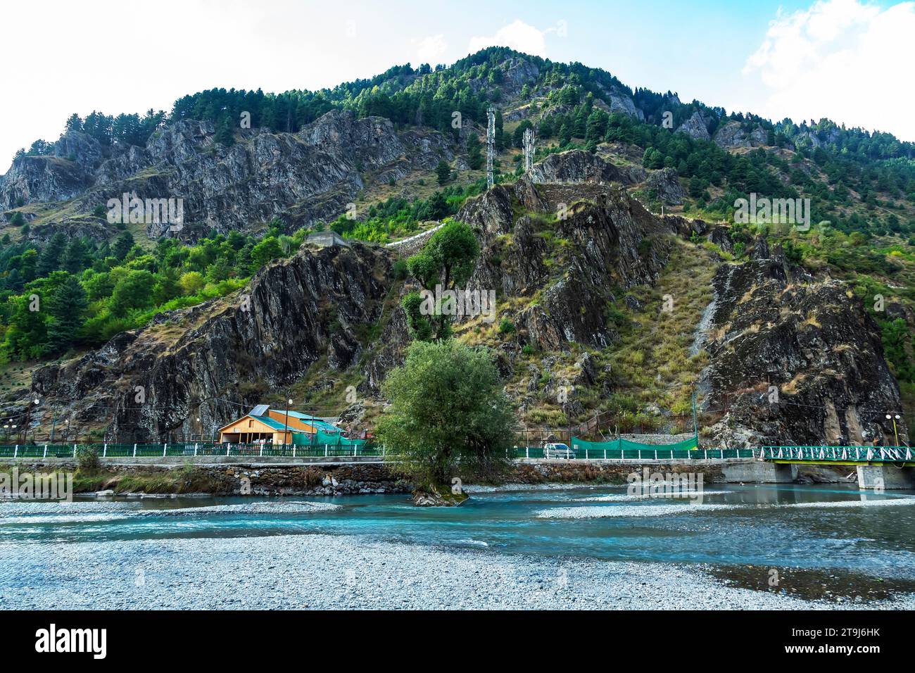 La valle di Betab, precedentemente nota come Hajan o Valle di Hagan, è un luogo turistico vicino a Pehalgam . Foto Stock