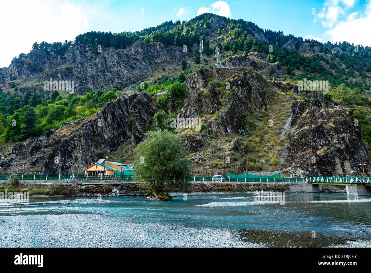 La valle di Betab, precedentemente nota come Hajan o Valle di Hagan, è un luogo turistico vicino a Pehalgam . Foto Stock
