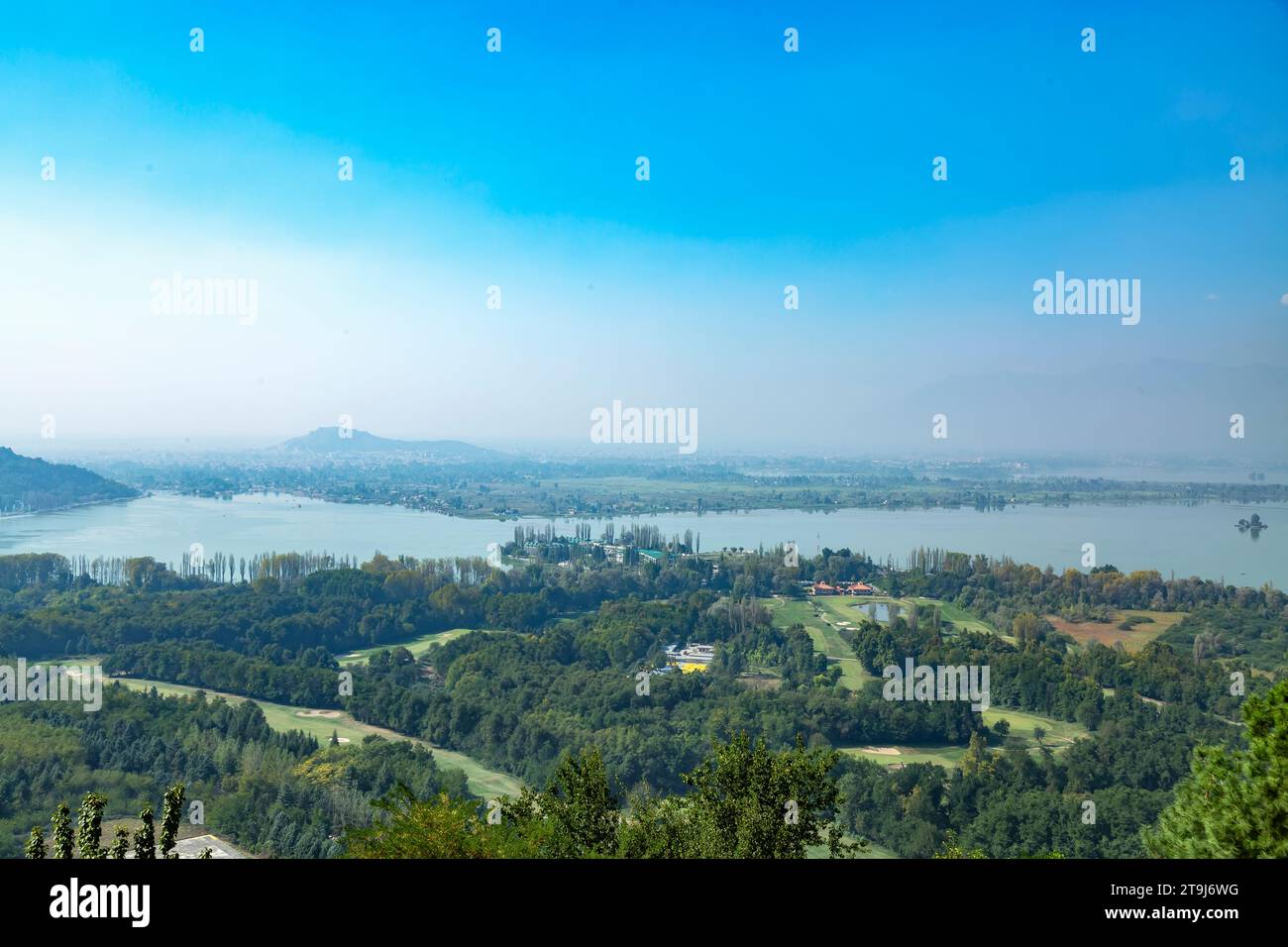 Vista aerea del lago dale dal tempio Shankaracharya a Srinagar, Jammu e Kashmir, India. Foto Stock