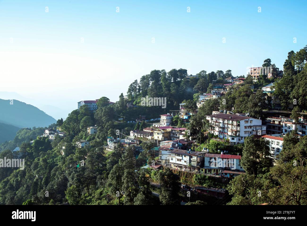 Vista sulle montagne presso la stazione collinare di Mussourie, Uttarakhand, India Foto Stock