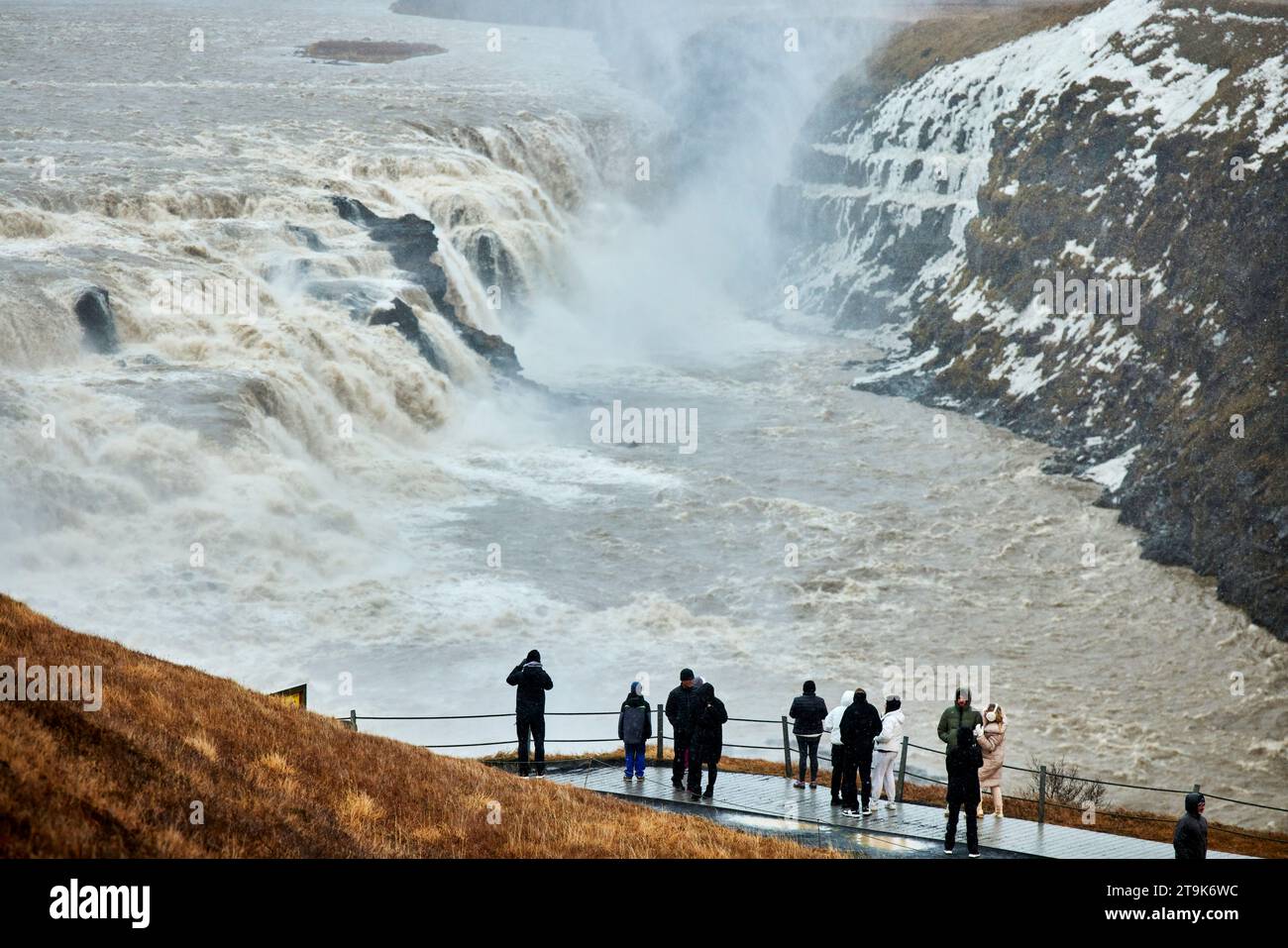 Cascata Gullfoss situata nel canyon del fiume Hvítá, nel sud-ovest dell'Islanda Foto Stock