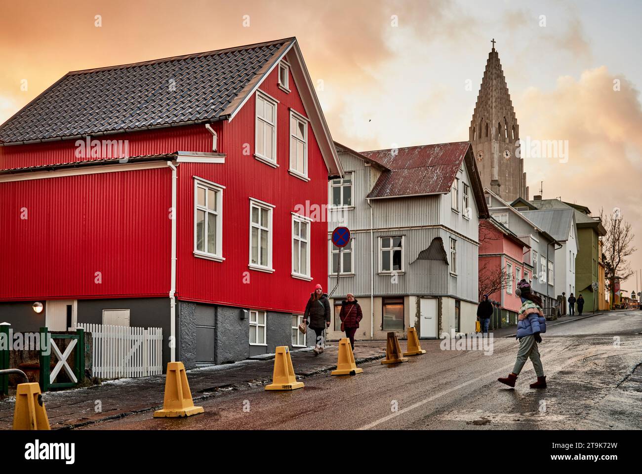 La capitale dell'Islanda, Reykjavík, si trova a Frakkastígur, con la famosa chiesa di Hallgrimskirkja Foto Stock