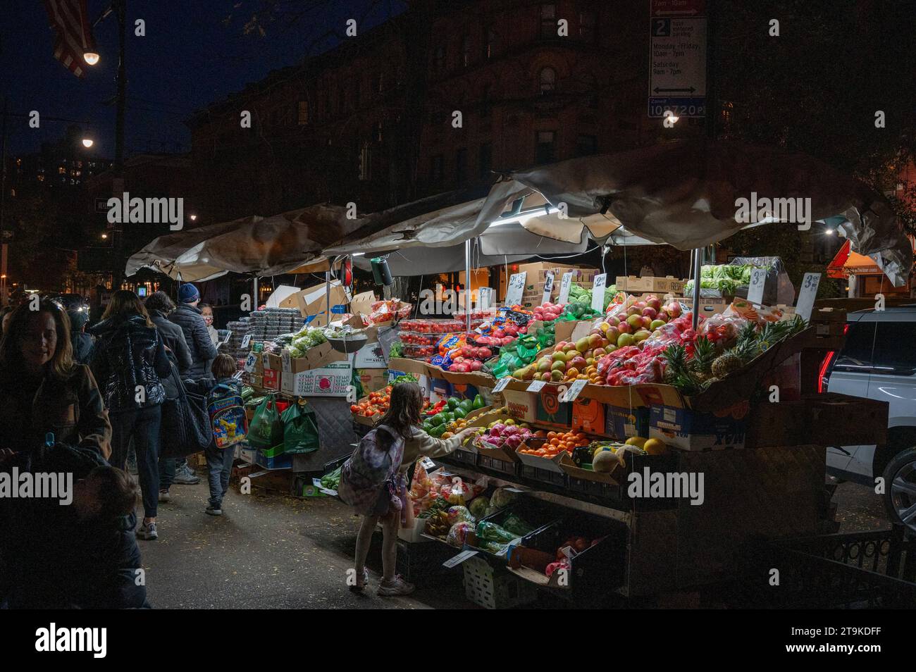 mercato notturno in una strada di new york Foto Stock