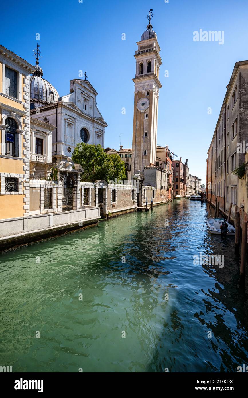 San Giorgio dei Greci, torre pendente a Venezia, Italia Foto Stock