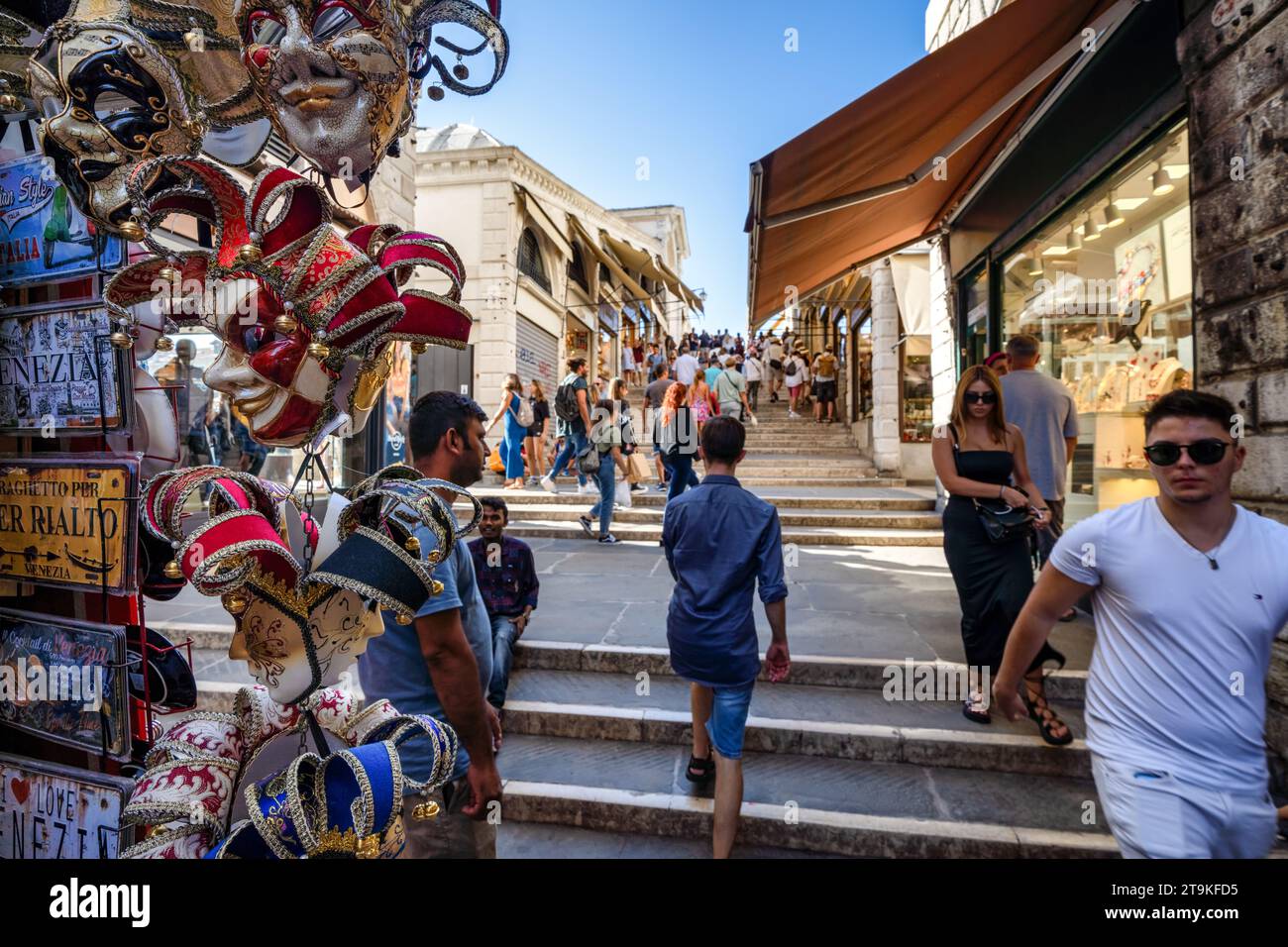 Sul Ponte di Rialto, Venezia, Italia Foto Stock