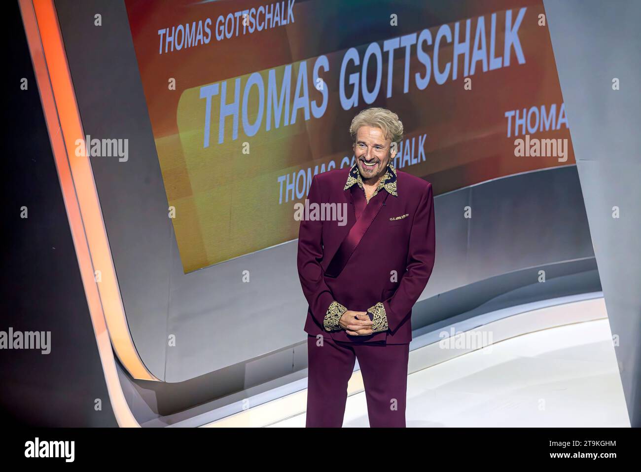 Thomas Gottschalk und Seine letzte ZDF-Sendung Wetten, Dass. Es ist das Ende einer TV-Ära. Die Sendung wurde live im ZDF übertragen. // 25.11.2023: Offenburg, Baden-Württemberg, Deutschland, Europa *** Thomas Gottschalk e il suo ultimo show della ZDF Wetten, dass la sua fine di un'era televisiva lo spettacolo è stato trasmesso in diretta su ZDF 25 11 2023 Offenburg, Baden Württemberg, Germania, Europa crediti: Imago/Alamy Live News Foto Stock