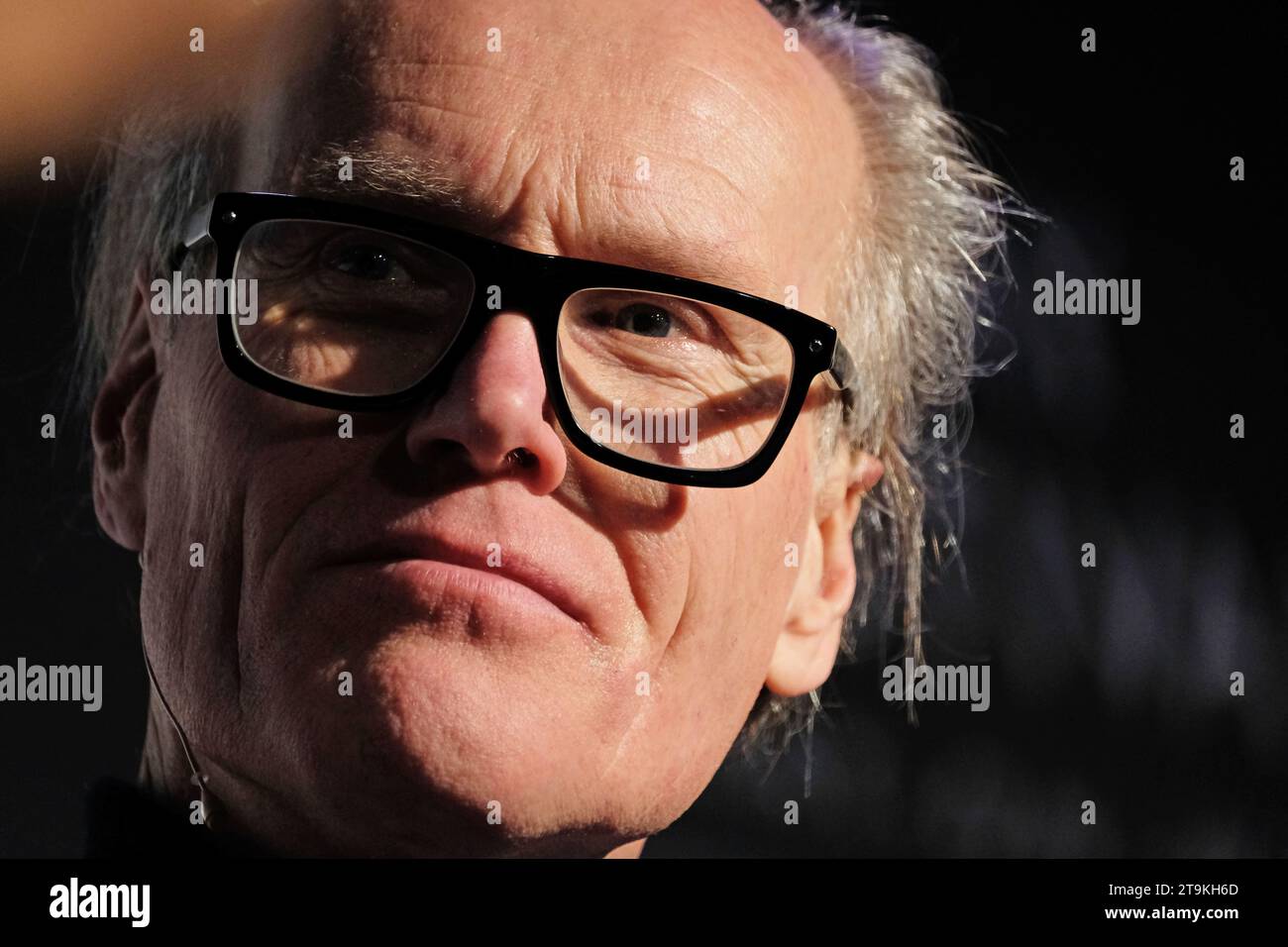 Hay Festival Winter Weekend, Hay on Wye, Powys, Wales, UK – domenica 26 novembre 2023 – Will Gompertz giornalista e critico d'arte che partecipa a un dibattito sui pensatori di Hay Festival in Residence - Photo Steven May / Alamy Live News Foto Stock