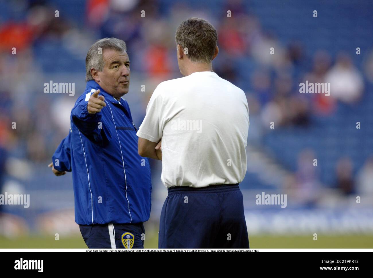 Brian Kidd (Leeds First Team Coach) e TERRY VENABLES (Leeds Manager), Rangers 1 contro LEEDS UNITED 1, Ibrox 020807 foto: Glyn Kirk/Action Plus...calcio.allenatori manager.Premier League 2002 Foto Stock