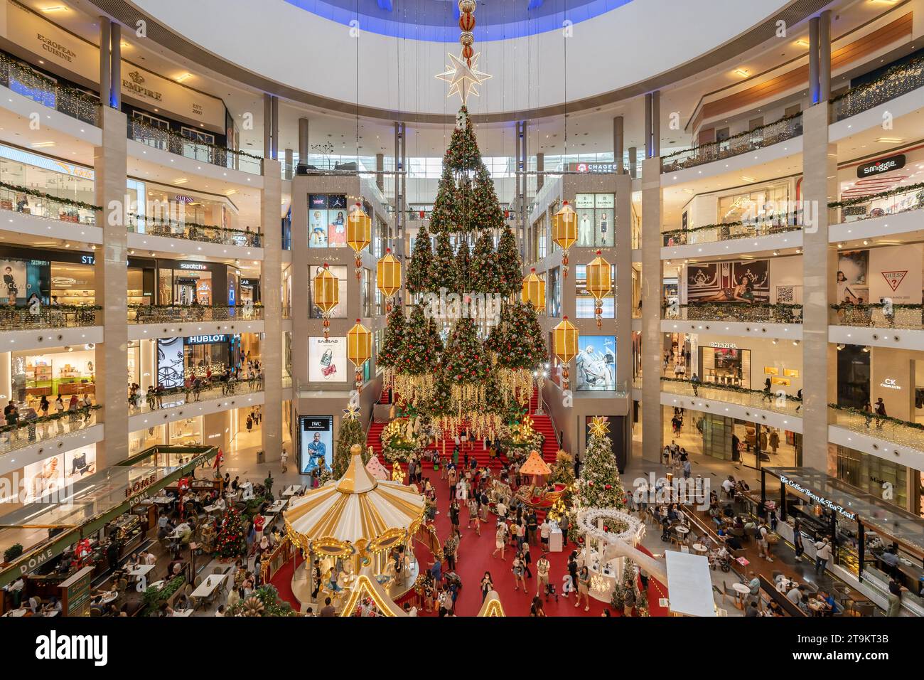 Kuala Lumpur, Malesia - novembre 25,2023: Bella decorazione natalizia nel padiglione di Kuala Lumpur. La gente può vedere esplorare e fare shopping nei dintorni. Foto Stock