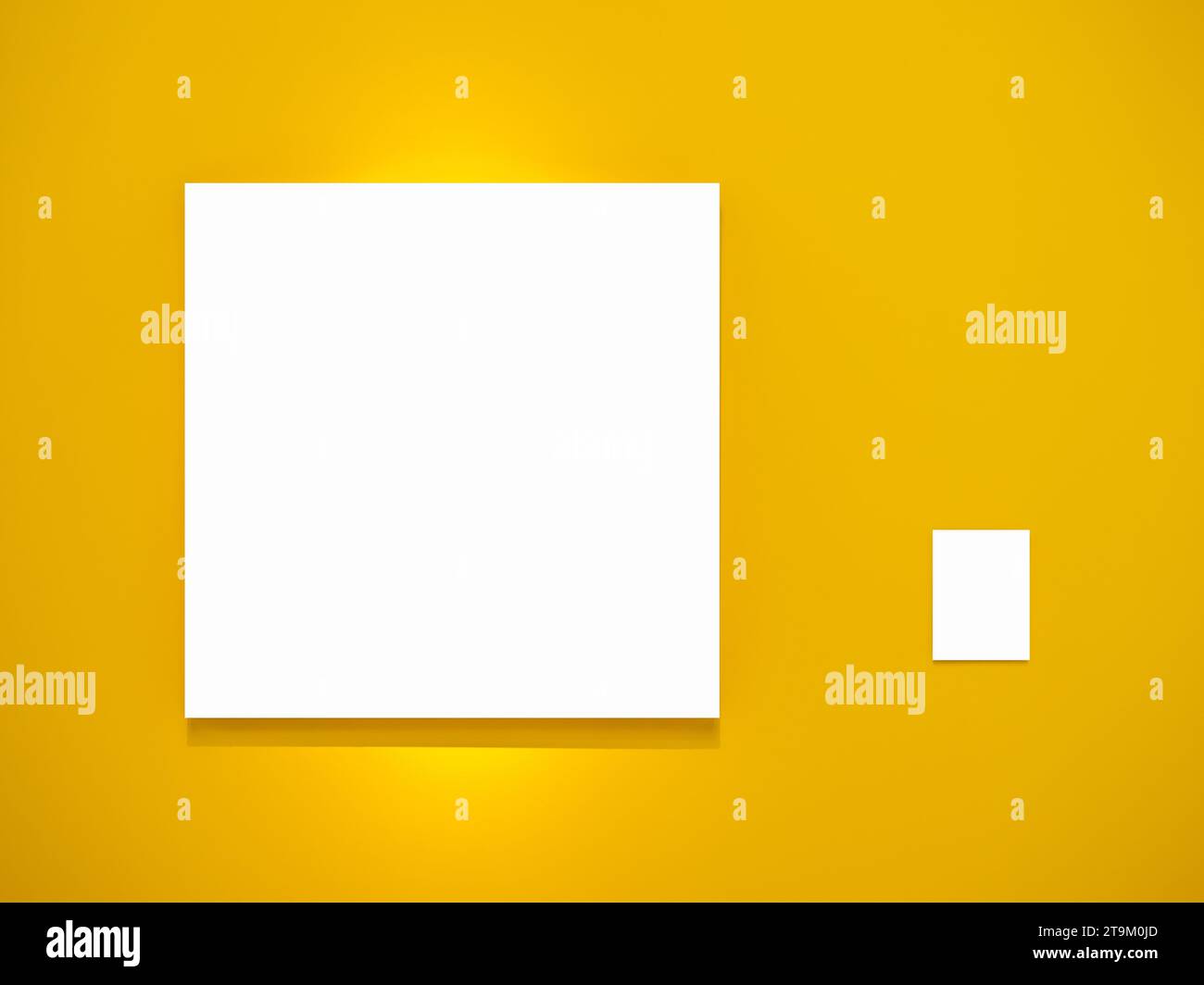 Crea una cornice di tela quadrata vuota e una didascalia bianca vuota per dimensioni, tecnica e concetto grafico, appesa su sfondo giallo. Modello, e Foto Stock
