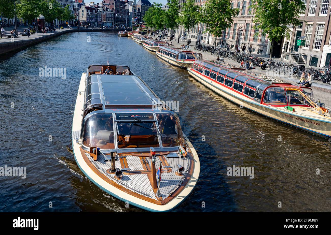 Una crociera turistica in barca a Rokin, Amsterdam, Paesi Bassi Foto Stock