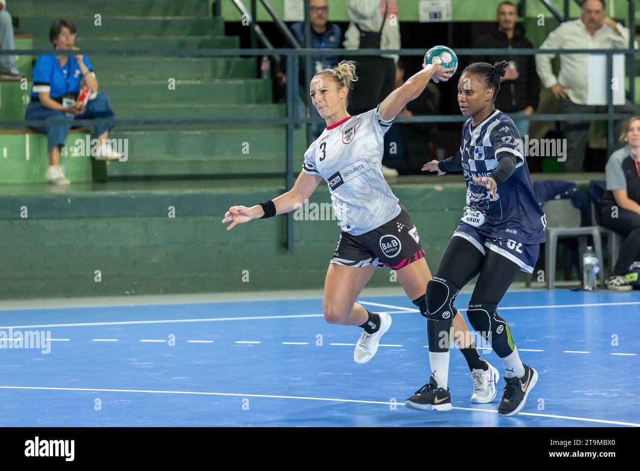 C) Denis TRASFI / MAXPPP - à Saint-Maur-des-Fossées au Centre sportif Brossolette le 04-11-2023 - pallamano Féminin de Ligue Butagaz energie - Stella S Foto Stock