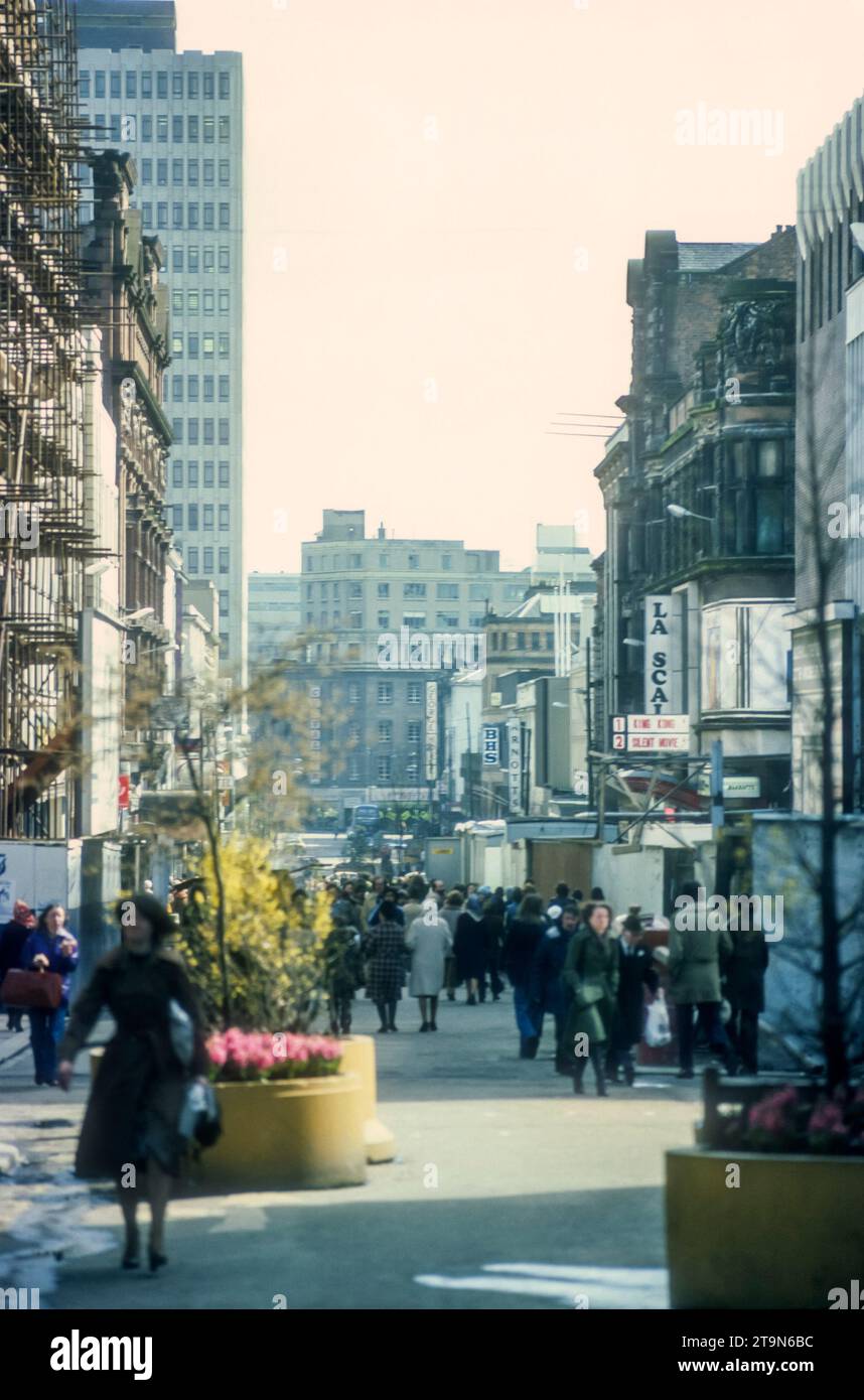 1977 foto di archivio di Sauchiehall Steet, Glasgow. Foto Stock