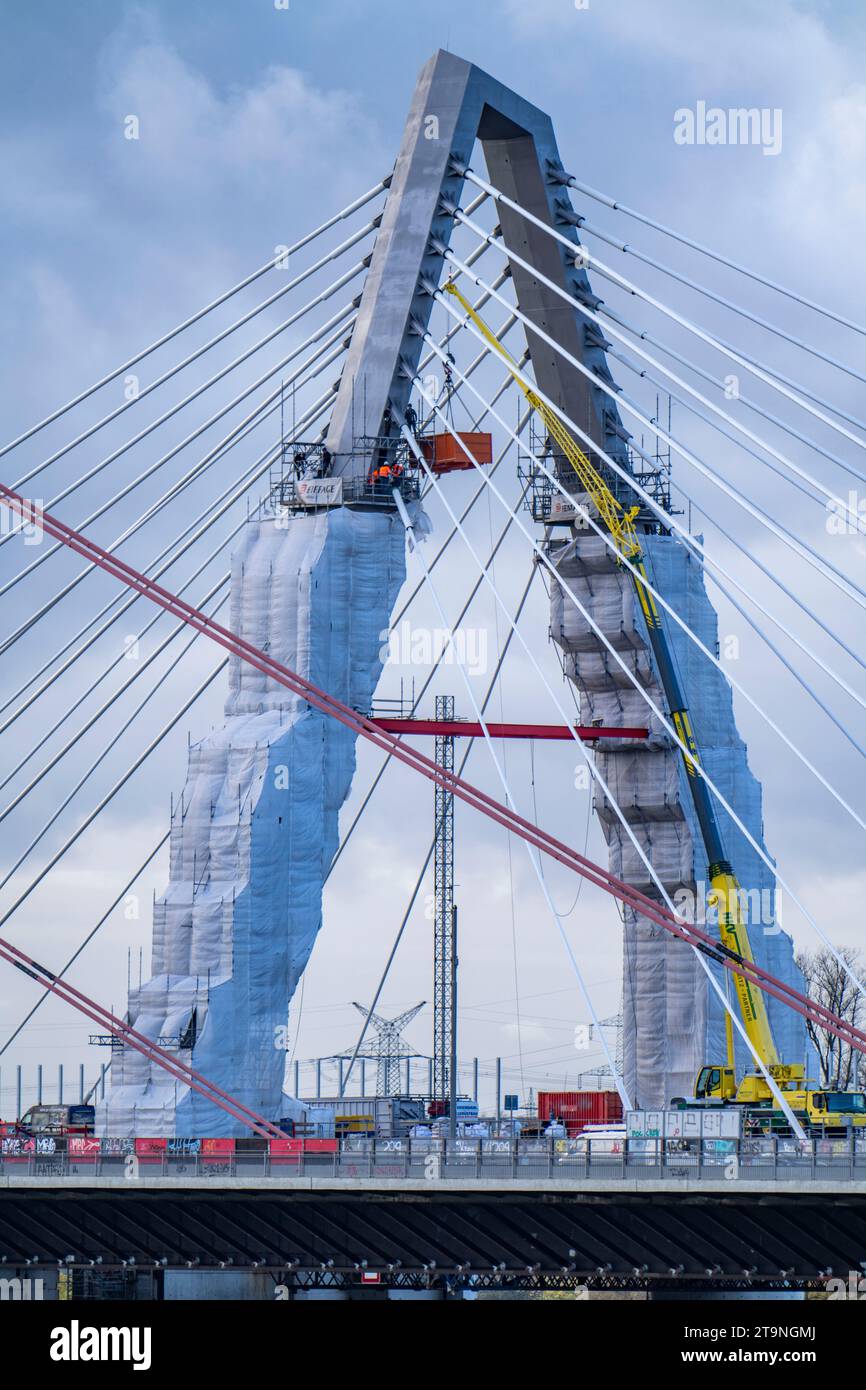 Nuova costruzione del ponte autostradale A1 sul Reno vicino a Leverkusen, dopo il completamento del nuovo ponte, il vecchio di fronte sarà demolito Foto Stock