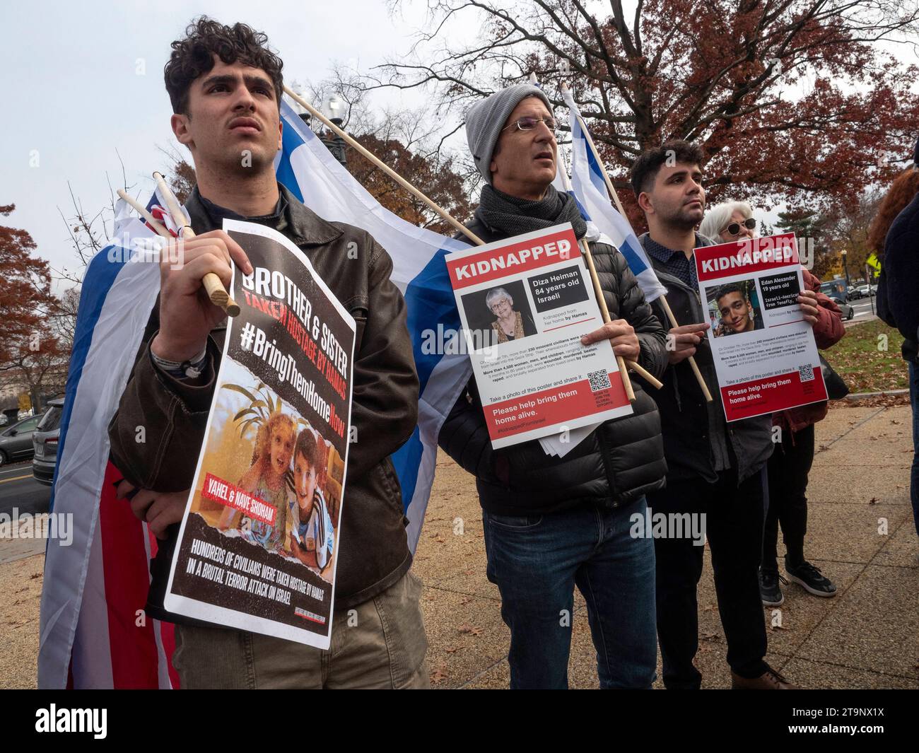 26 novembre 2023, Washington, District of Columbia, USA: Una veglia settimanale per rilasciare gli ostaggi continuerà ogni domenica fino al rilascio di tutti. Il gruppo UnXeptable - salvare la democrazia israeliana organizza la veglia tenuta vicino alla Casa Bianca. (Immagine di credito: © sue Dorfman/ZUMA Press Wire) SOLO USO EDITORIALE! Non per USO commerciale! Foto Stock